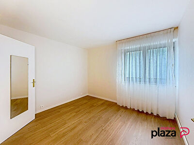 Grand deux pieces avec parking en centre ville