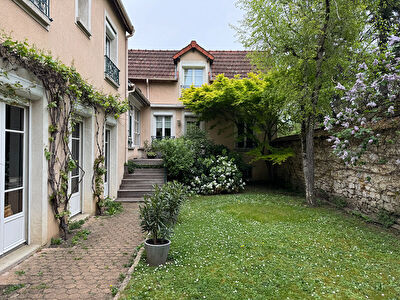 A vendre proche Gare Melun à pieds  Maison  6 pièces 180 m2 au sol