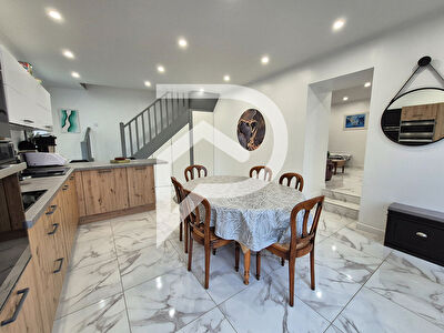 Maison rénovée de 111.78 m² avec double accès véhicule à Moisenay