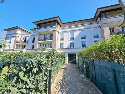 Dammarie Les Lys _Appartement 2 pièces 42.8 m² + Balcon