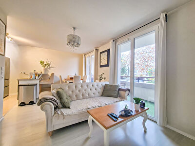 Dammarie Les Lys _Appartement 2 pièces 42.8 m² + Balcon