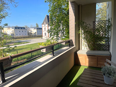 Dammarie Les Lys _Appartement 2 pièces 42.8 m² + Balcon