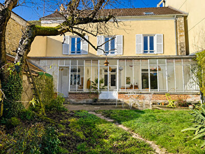 A vendre Maison bourgeoise 242 m² | Jardin 506 m² | Centre-ville de Melun