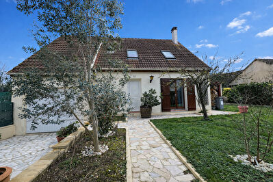 A vendre Maison individuelle Dammarie les lys 5 pièces ,95 m² , 4 chambres , Garage ,Terrain 320 m² , DPE D
