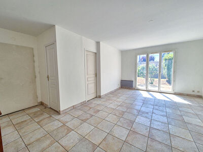 DAMMARIE-LES-LYS, proche gare de Melun, Appartement 3 pièces avec deux jardins