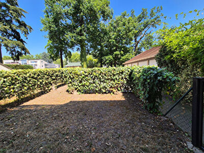 DAMMARIE-LES-LYS, proche gare de Melun, Appartement 3 pièces avec deux jardins