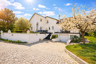 Maison Dammarie Les Lys 6 pièce(s) 170.142 m2
