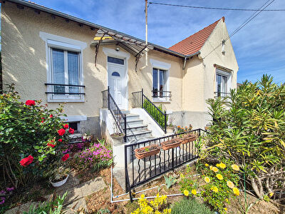 VAUX-LE-PÉNIL Maison familiale 116 m² Terrain 1 144 m² Sous-sol total