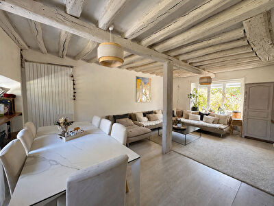 A VENDRE LE MÉE-VILLAGE - MAISON INDIVIDUELLE DE 133 m² DE CHARME AVEC JARDIN CLOS DE MURS