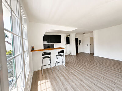 A VENDRE  LA VILAUBOIS , Appartement 3 pièces de 61 m² dans une résidence de standing avec piscine et tennis
