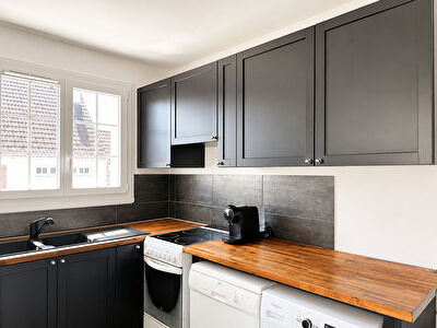 A VENDRE  LA VILAUBOIS , Appartement 3 pièces de 61 m² dans une résidence de standing avec piscine et tennis