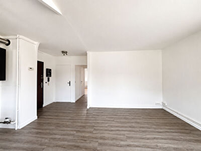 A VENDRE LA VILAUBOIS , Appartement 3 pièces de 61 m² dans une résidence de standing avec piscine et tennis DAMMARIE LES LYS photo 9