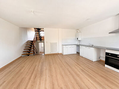 A VENDRE MAISON MITOYENNE 89 m² Jardin Garage