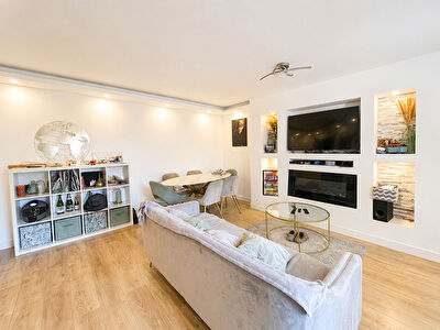 À LOUER - ÉVRY-COURCOURONNES - 3 PIÈCES MEUBLÉ AVEC JARDIN, TERRASSE, PISCINE ET DOUBLE PARKING
