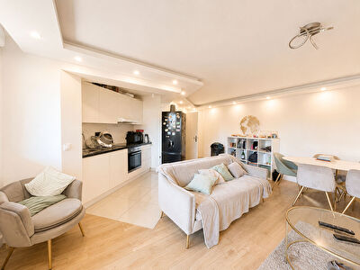 À LOUER - ÉVRY-COURCOURONNES - 3 PIÈCES MEUBLÉ AVEC JARDIN, TERRASSE, PISCINE ET DOUBLE PARKING