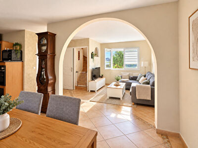 A vendre Melun Maison familiale 5 pièces 110 m2 4 chambres jardin plein sud DPE B MELUN