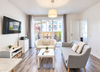 À LOUER - BEL APPARTEMENT MEUBLÉ AVEC BALCON ET PARKING - MELUN