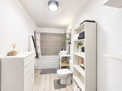 À LOUER - BEL APPARTEMENT MEUBLÉ AVEC BALCON ET PARKING - MELUN
