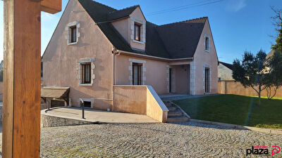 Magnifique propriété avec deux habitations sur grand terrain clos de murs entre Dourdan et Etampes.