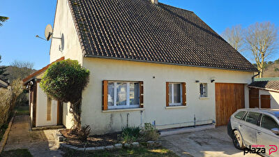 MAISON TRADITIONNELLE - 4 chambres - garage double - beau jardin.
