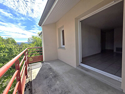 Appartement, résidence récente à Lons le Saunier, 3 CH, terrasse, stationnements,