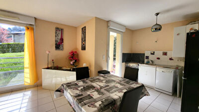 Appartement, résidence récente à Lons le Saunier, 2 CH, terrasse, stationnements,