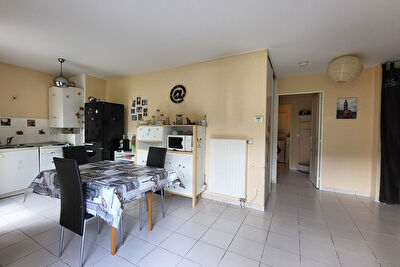 Appartement, résidence récente à Lons le Saunier, 2 CH, terrasse, stationnements,
