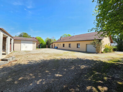 Maison individuelle de plain-pied 135m², Saillenard, terrain 5000m² et dépendances