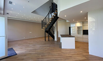 Appartement rénové Lons Le Saunier, 4 chambres, 215m², Clim Réversible