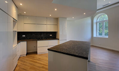 Appartement rénové Lons Le Saunier, 4 chambres, 215m², Clim Réversible