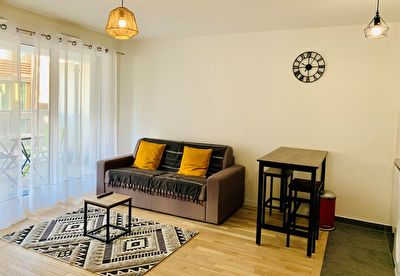 Studio meublé neuf avec balcon