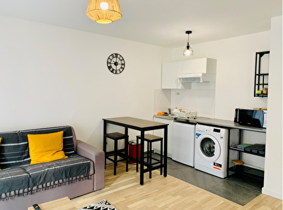 Studio meublé neuf avec balcon