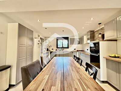 Maison Le Blanc Mesnil 5 pièce(s) 117.87 m2