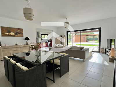 Maison de plain-pied, 2013, trois chambres, piscine et pool House