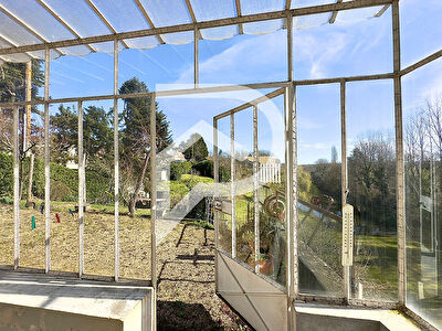 Ensemble immobilier maisons, dépendances et étang à Saint Front De Pradoux