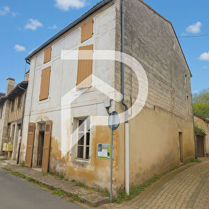 Maison de bourg en pierre à rénover
