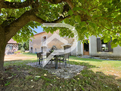 Maison, piscine et granges à BEAUPOUYET