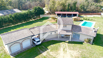 Maison, 3 chambres,  piscine garages et hangar BOURGNAC