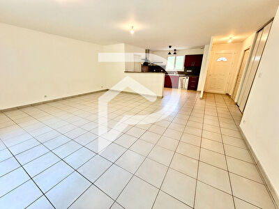 Maison à ST PIERRE DE CHIGNAC