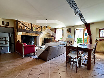 ISSAC - Maison en pierres, garage et dépendances, Périgord pourpre