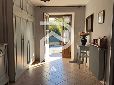 ISSAC - Maison en pierres, garage et dépendances, Périgord pourpre