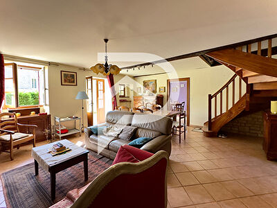 ISSAC - Maison en pierres, garage et dépendances, Périgord pourpre