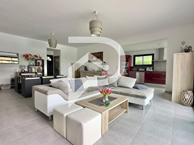 Maison de plain-pied, 2013, trois chambres, piscine et pool House