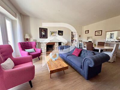 Maison Saint-germain-du-salembre 7 pièce(s) 210 m2