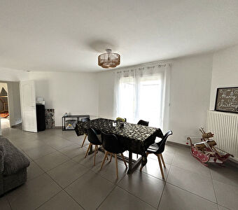BELLE CONTEMPORAINE BIEN EQUIPEE SUR JOLI TERRAIN DE 1005 M² ET GARAGE - ST CHRISTOLY DE BLAYE