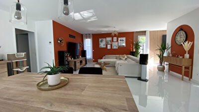 EXCLUSIVITE : BELLE CONTEMPORAINE DE 4 CHAMBRES SUR AGREABLE TERRAIN DE 1177 M² - COMMUNE DE VAL DE VIRVEE