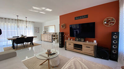 EXCLUSIVITE : BELLE CONTEMPORAINE DE 4 CHAMBRES SUR AGREABLE TERRAIN DE 1177 M² - COMMUNE DE VAL DE VIRVEE