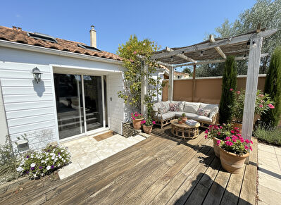 EXCLUSIVITE : MAISON T4 AVEC TERRASSE ET PLACE DE PARKING - ST ANDRE DE CUBZAC CENTRE