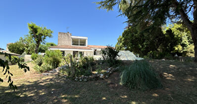 EXCLUSIVITE : BELLE DEMEURE D'ARCHITECTE DE 280 M² SUR PARC AVEC PISCINE DE 2100 M² - BOURG CENTRE