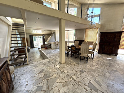 EXCLUSIVITE : BELLE DEMEURE D'ARCHITECTE DE 280 M² SUR PARC AVEC PISCINE DE 2100 M² - BOURG CENTRE
